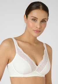 Бюстгальтер Бюстгальтер