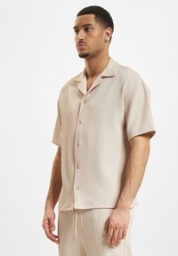 Рубашка с коротким рукавом Рубашка с коротким рукавом