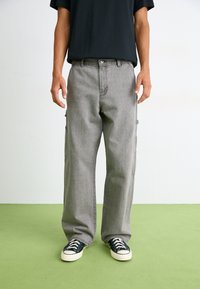 Свободные джинсы