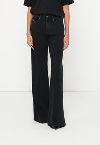 Свободные джинсы