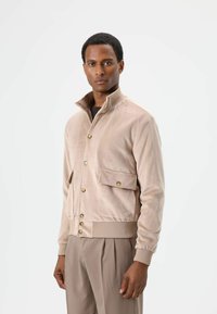 Куртка бомбер