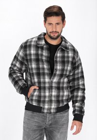 Куртка бомбер