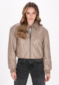 Кожаная куртка