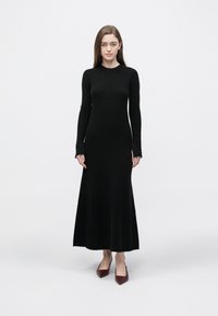 Вязаное платье