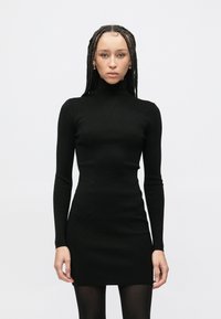 Вязаное платье