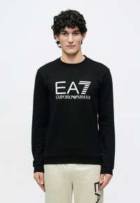 Спортивная кофта