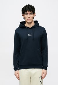 Спортивная толстовка