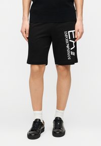 Спортивныве шорты