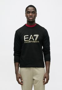 Спортивная толстовка