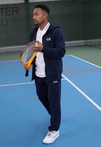 Спортивный костюм Спортивный костюм