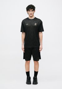 Спортивный костюм Спортивный костюм