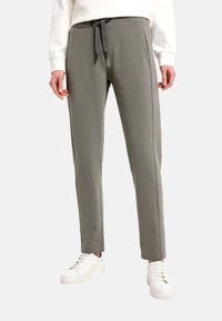 Узкие брюки