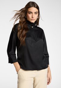 Атласная блузка