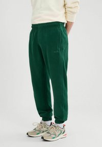Спортивные штаны