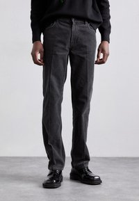 Вельветовые брюки