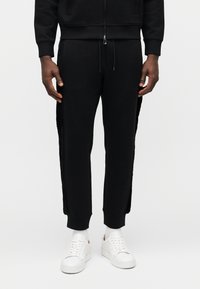 Спортивные штаны