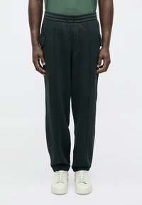 Спортивные штаны