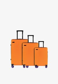 Набор чемоданов