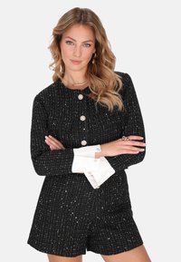 Короткий блейзер