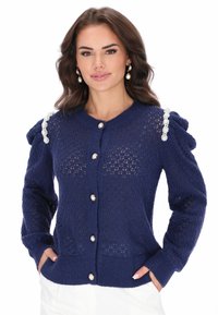 Вязаная кофта