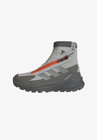 Походная обувь