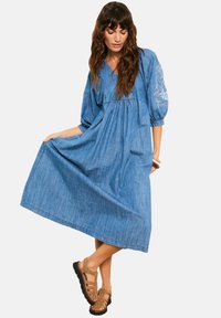 Джинсовое платье