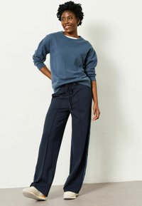 Спортивные штаны