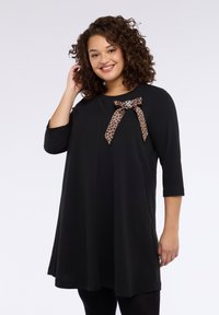 Короткое платье