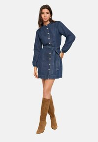 Короткое платье Короткое платье