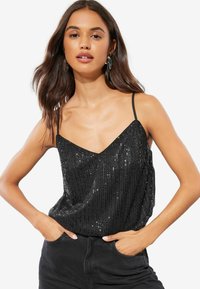 Топ на бретельках