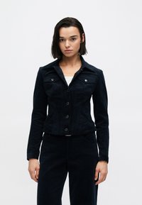 Вельветовая куртка