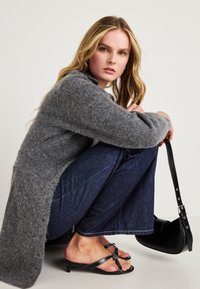 Вязаное платье