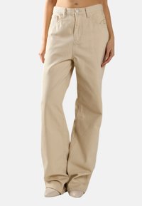 Свободные джинсы