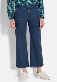 Короткие джинсы