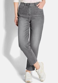 Прямые джинсы