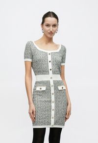 Вязаное платье