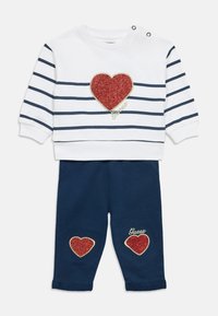 Набор одежды