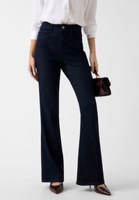 Клешеные брюки