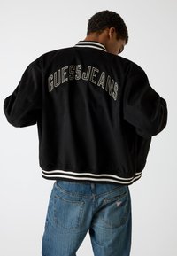 Куртка бомбер