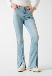 Клешеные брюки