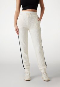 Спортивные штаны