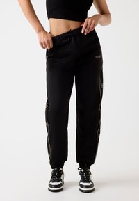 Спортивные штаны