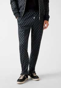 Спортивные штаны