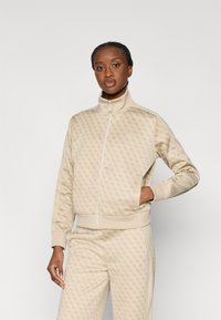 Спортивная куртка