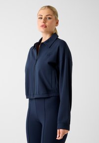 Короткая куртка