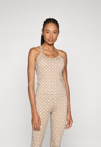 Спортивный топ