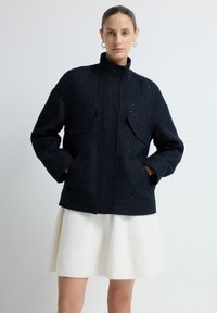 Блейзер с накладными карманами