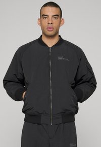 Куртка бомбер