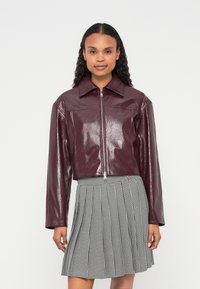 Короткая куртка