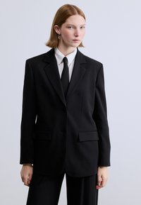 Короткое пальто